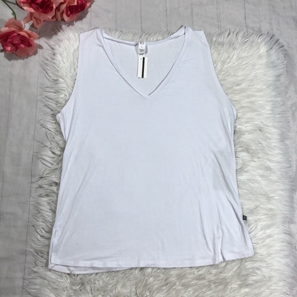 NWT Body Language Revolve White V-neck Muscle Tank - Picture 1 of 11